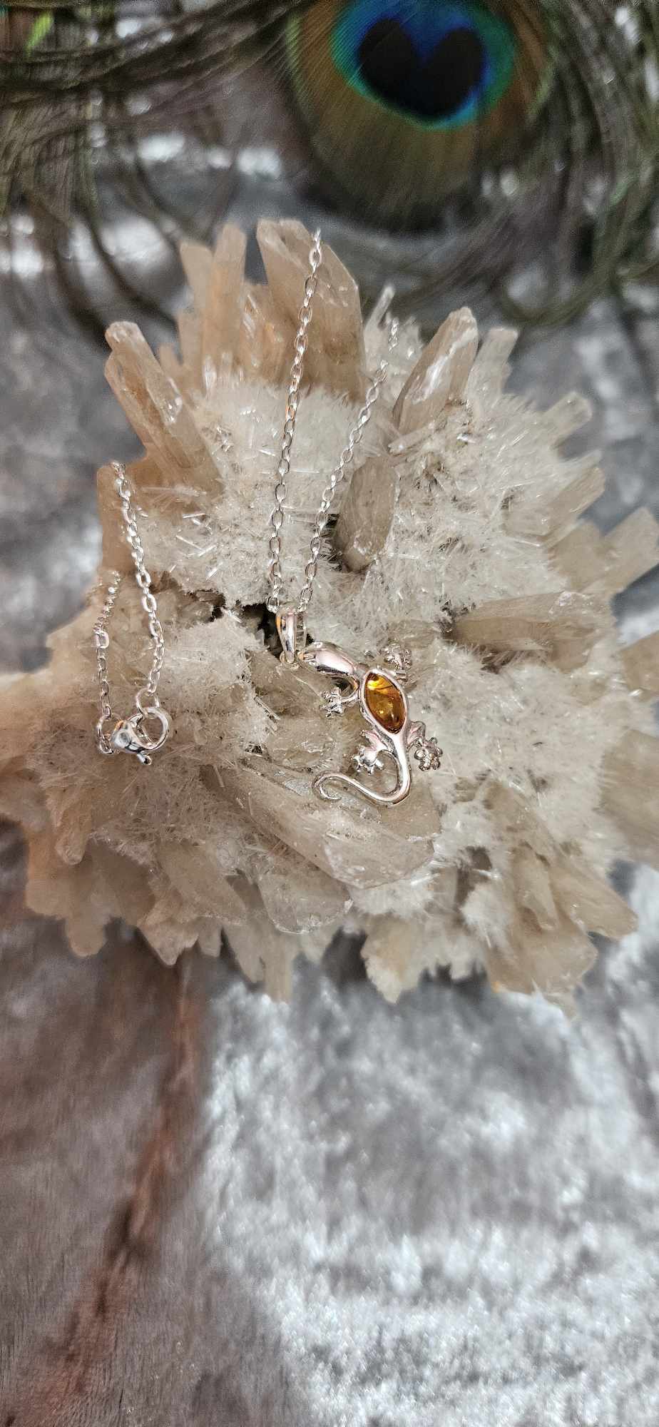 collier en ambre lezard